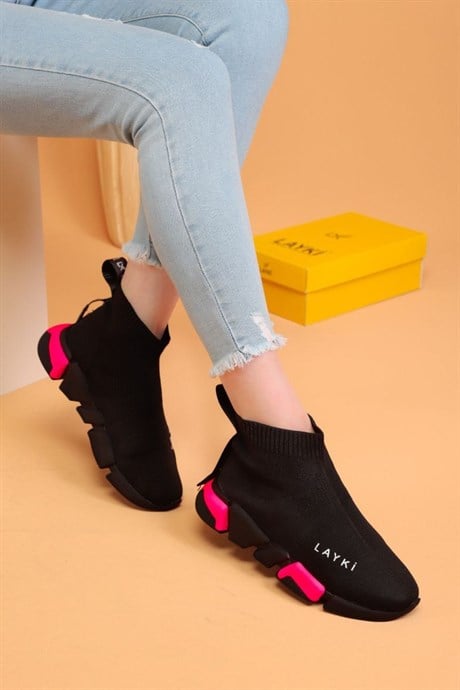 002010890000002LaykiKlasikMorina Siyah Renkli Çoraplı Kadın Bot