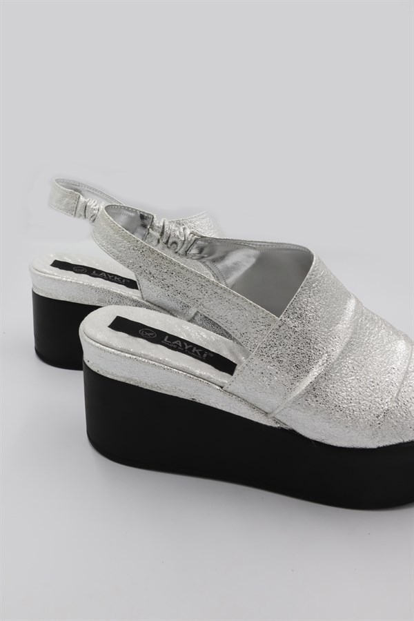 478010130000002LAYKİ7-10 cm topukLala Gümüş Renkli Arkadan Bilekli Topuğu Açık Kadın Topuklu Ayakkabı 