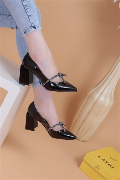 022011400000002LAYKİOrta TopukluSilva Siyah Rugan Parlak Zincirli Lux Kadın Topuklu Ayakkabı 