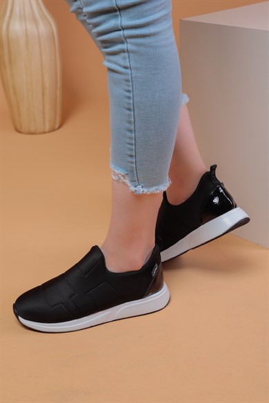 002010480000002LAYKİYürüyüş AyakkabısıMarek Siyah Renkli Paraşüt Kumaş Kadın Spor Ayakkabı 