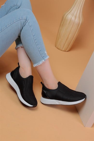 002010480000002LAYKİYürüyüş AyakkabısıMarek Siyah Renkli Paraşüt Kumaş Kadın Spor Ayakkabı 