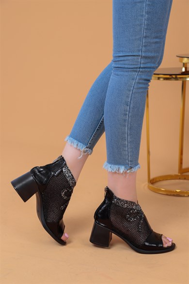 Havior Siyah Renkli Lazer Kesim Kurdela Desenli Lux Kadın Sandalet