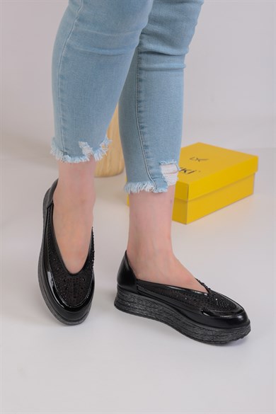 009010600000001laykiKlasiklayki.com | Layki 009060 parlak deri Bayan Sandalet Ayakkabı Elektra Siyah Renkli Lazer Detaylı Lux Kadın Klasik Ayakkabı 