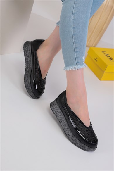 009010600000001laykiKlasiklayki.com | Layki 009060 parlak deri Bayan Sandalet Ayakkabı Elektra Siyah Renkli Lazer Detaylı Lux Kadın Klasik Ayakkabı 