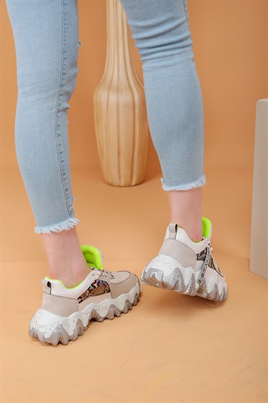 103010160000001laykiYürüyüş Ayakkabısılayki.com | Layki 103016 mat deri pul desenli spor ayakkabı Hari Beyaz Renkli Kadın Spor Ayakkabı 